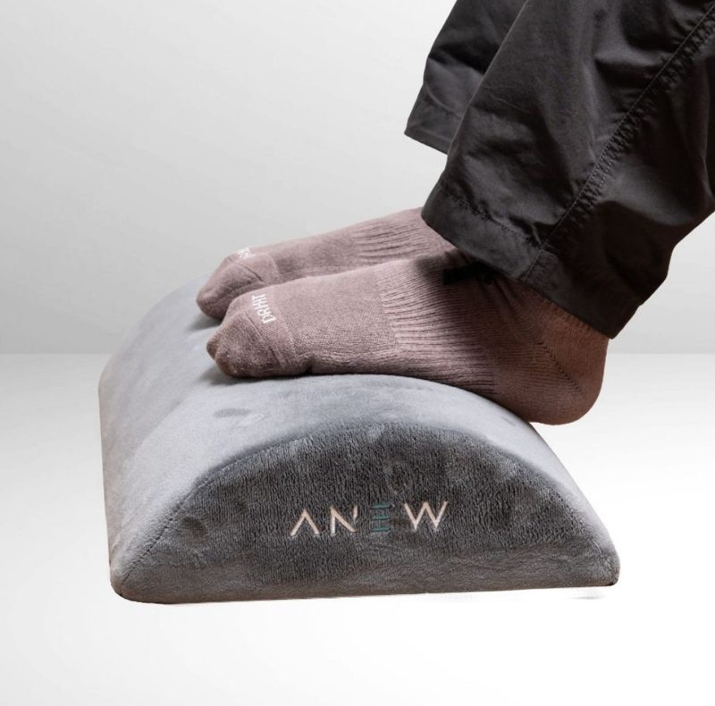 ANEW Ergonomic Footrest in grey velvet