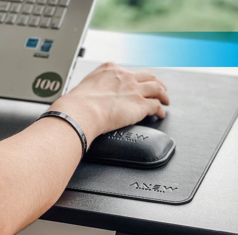 ANEW Ergonomic Wrist Rest in black PU leather